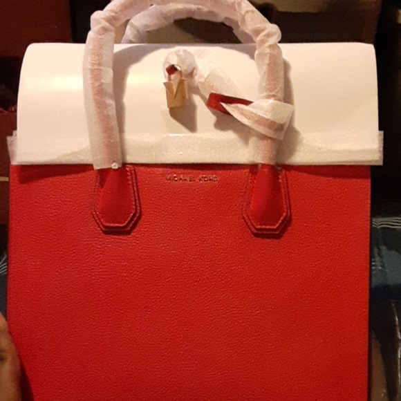 Never worn Micheal Kors Handbag - Picture 1 of 1